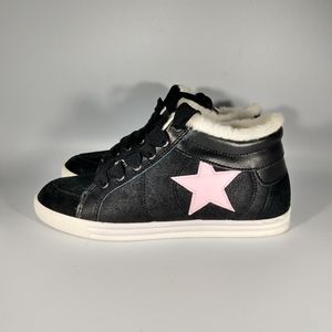 Re:born black faux fur lined sneaker shoes 6T